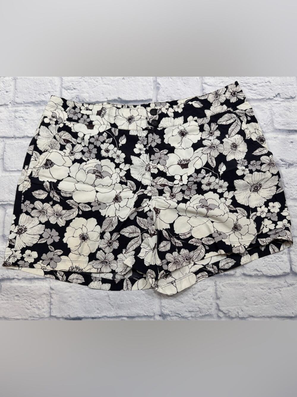 Eddie Bauer Black & White Floral Swim Board Shorts Size 10 A771
